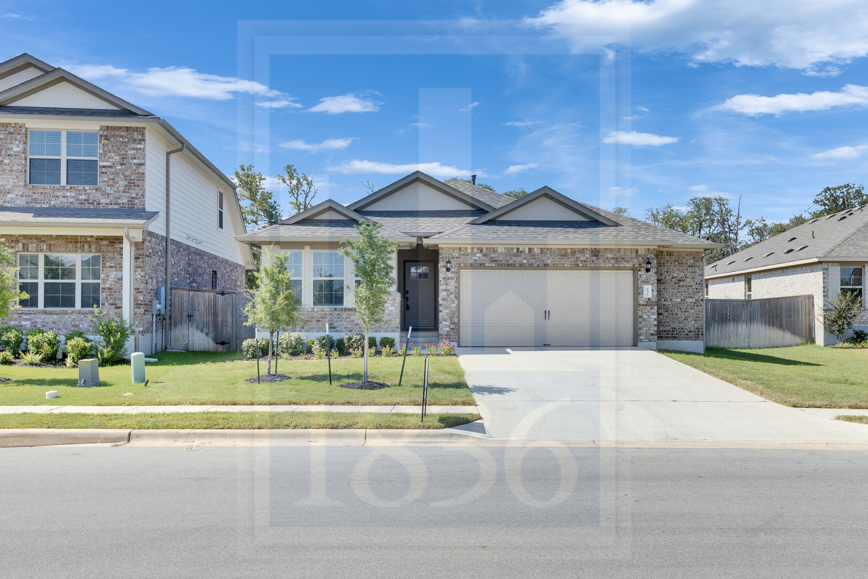 135 Hackberry Ln