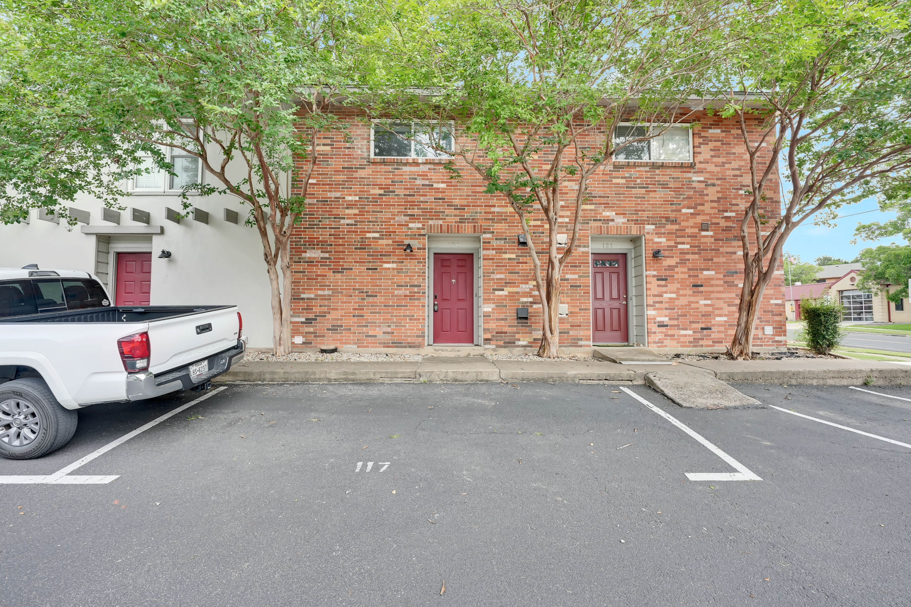 2122 Hancock Dr #120