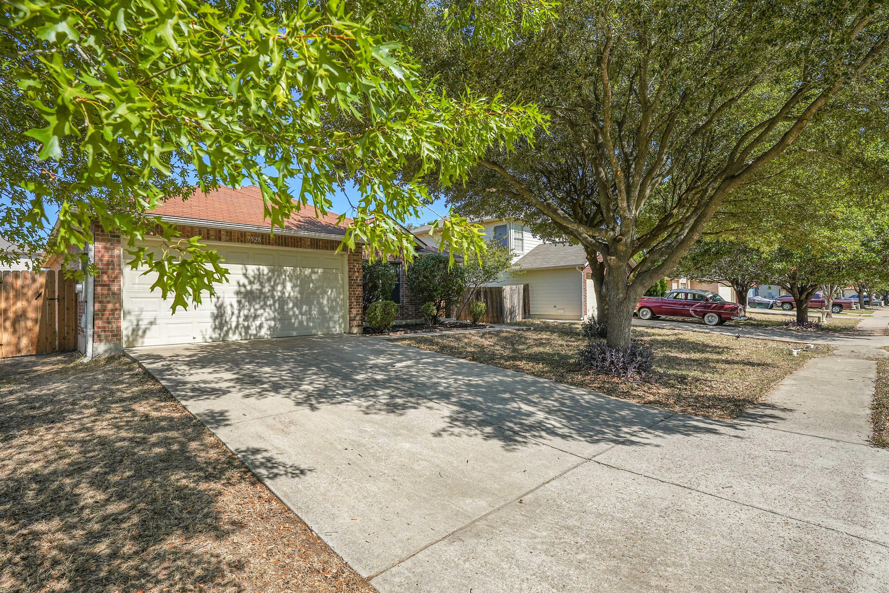 7528 Cats Eye Ln