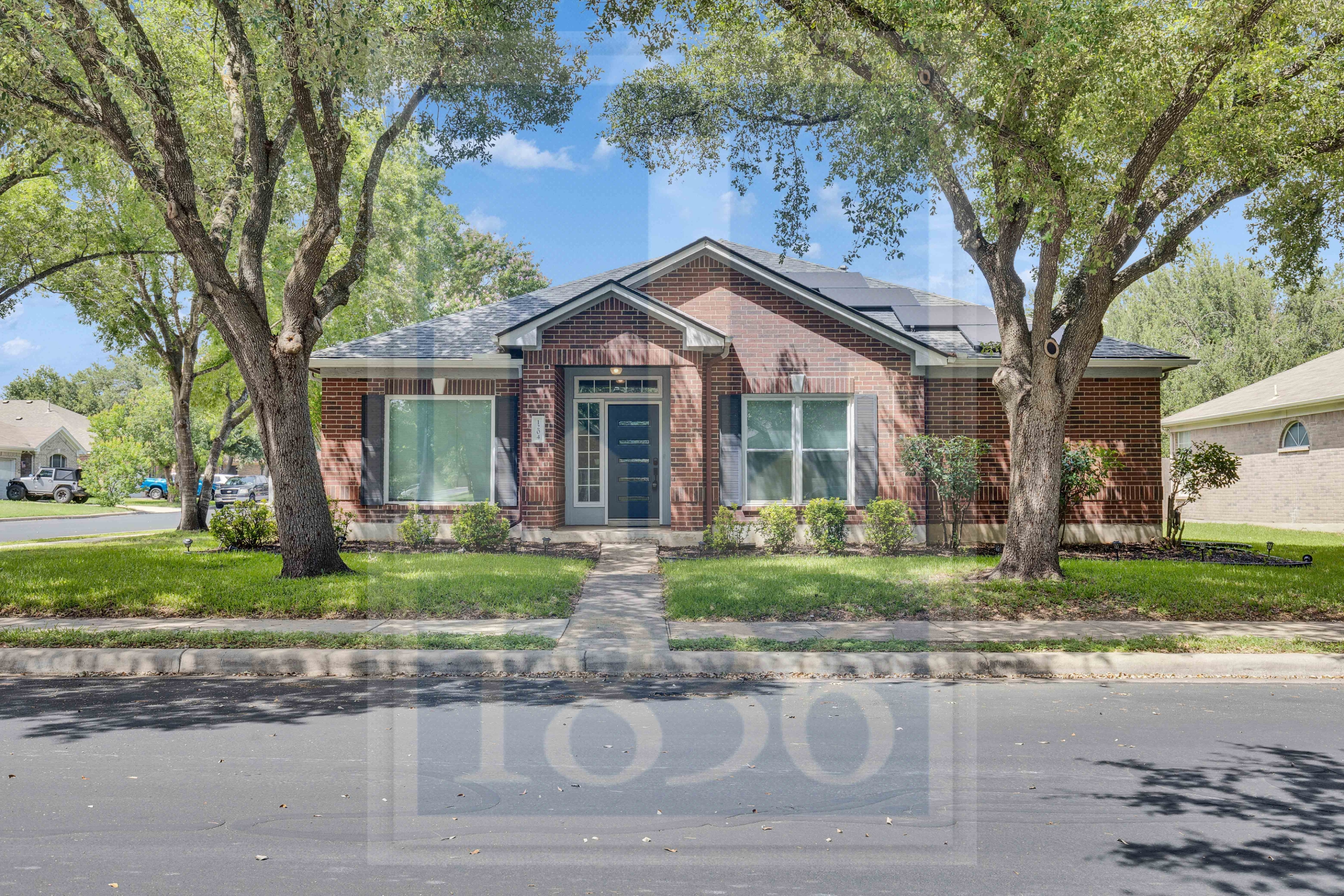 1204 Thackeray Ln