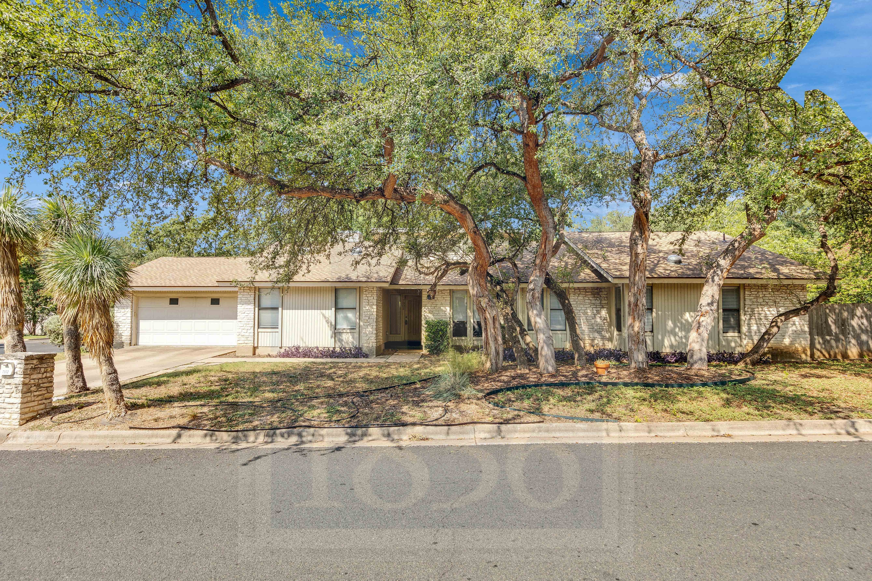 7302 Waldon Dr