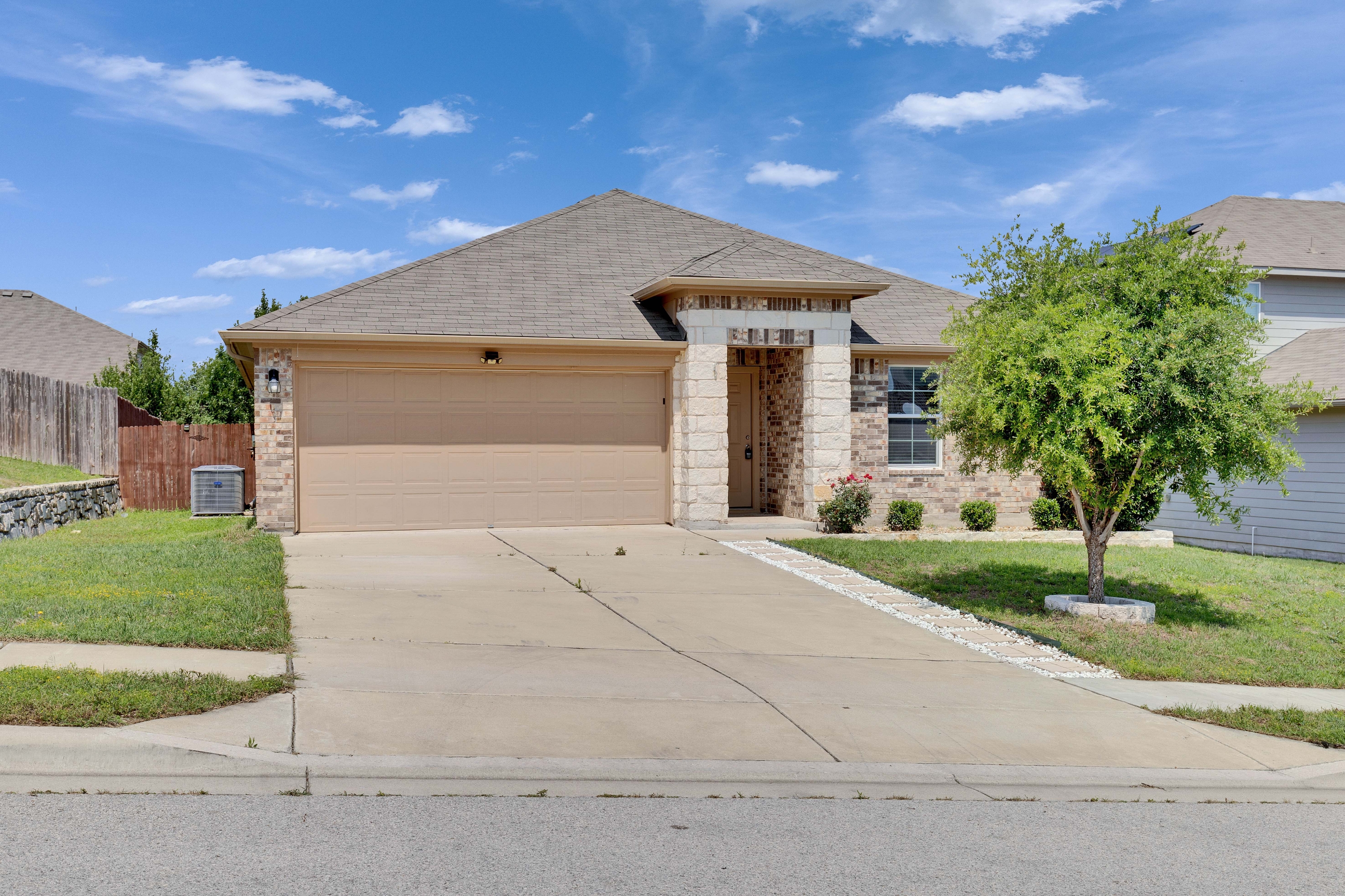 116 Leona River Trl